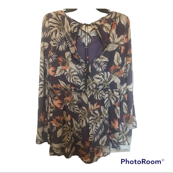 Peach Love California-Floral Flowy Romper With Long Sleeves And Open Back - NWT - Picture 2 of 3